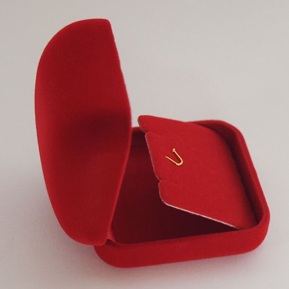 4/$20 Red Velvet Gift Box for Pendant Necklace / Classic Jewelry Packaging - Picture 3 of 7